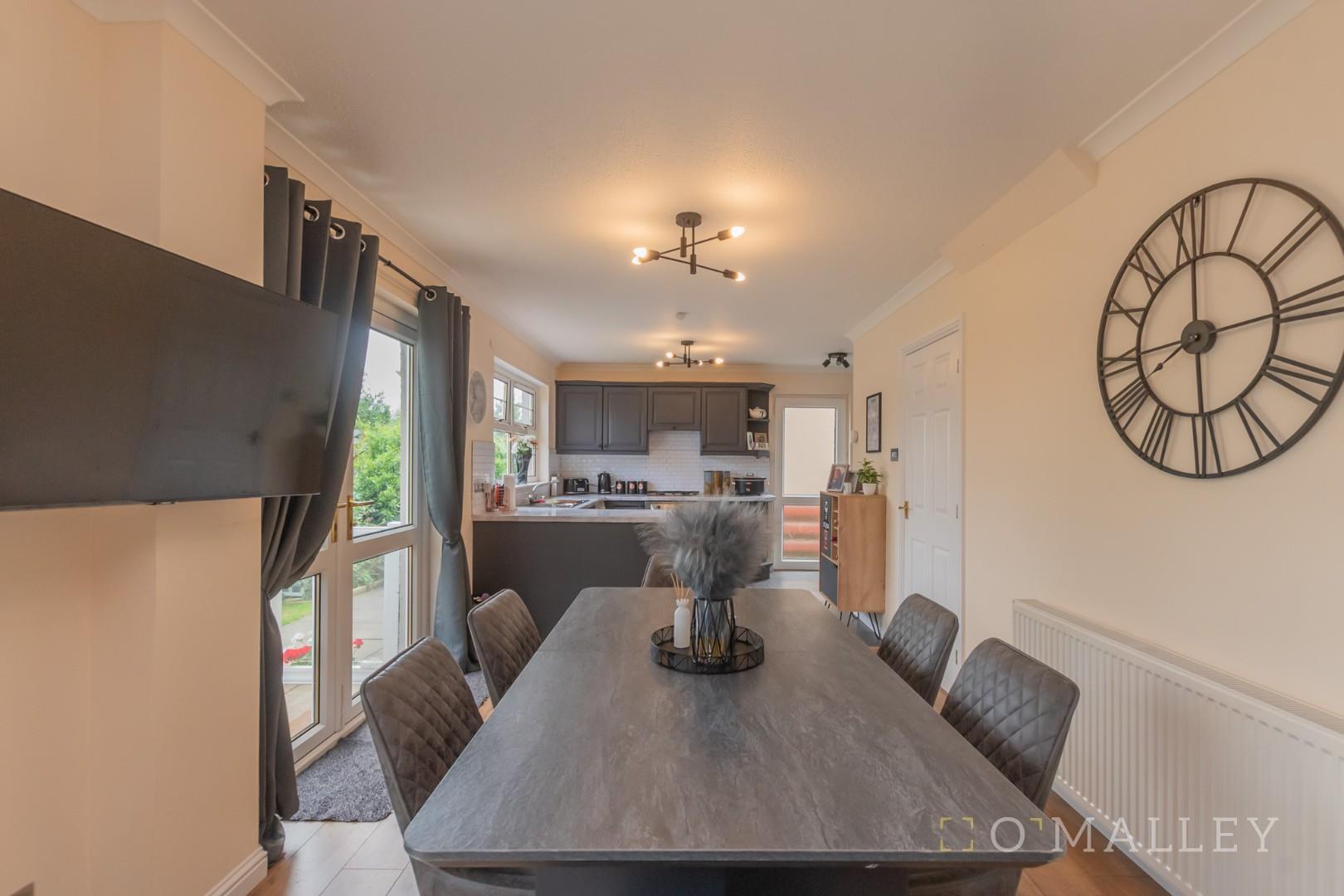 19. Dining Room 3.jpg